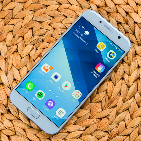 Samsungs Galaxy A5 2017 is now getting Android 7.0 Nougat